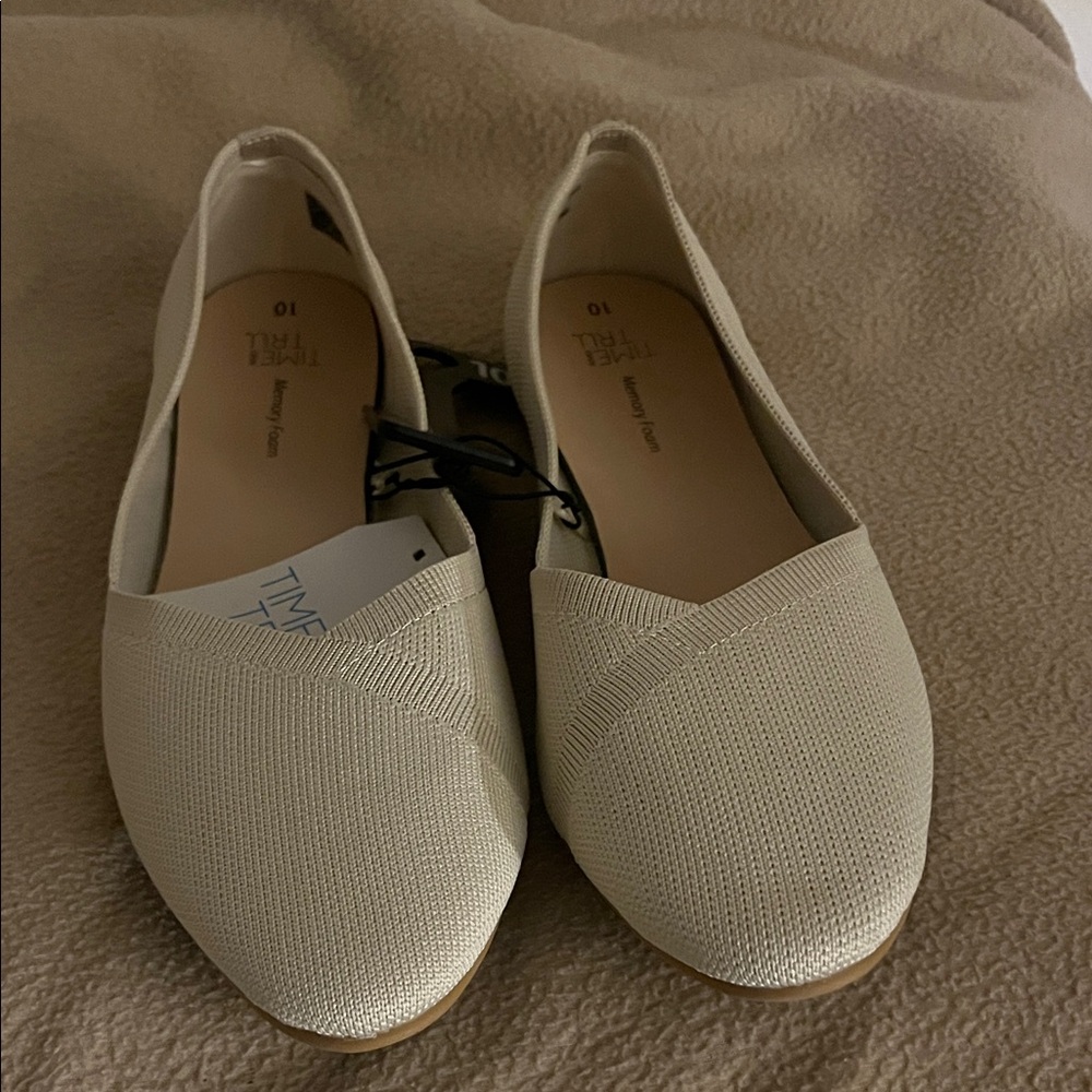 Women's Cream Flats